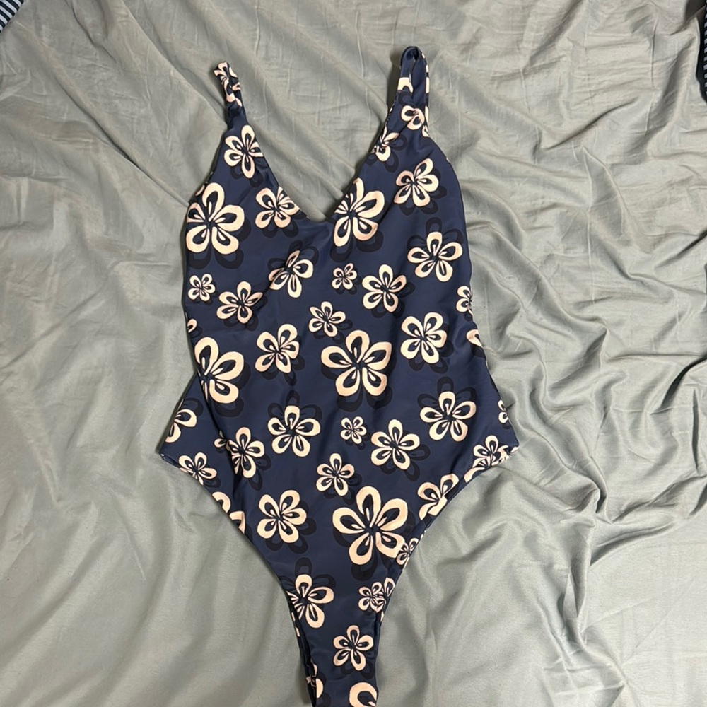 Benoa Isle One Piece in Maramatea